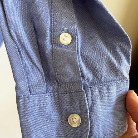 *Excellent Pre-Owned* Izod Women's Classic Blue Button-Down Shirt - Picture 5 of 6